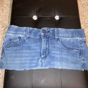 micro skirt that i thrifted and couldn’t style💗